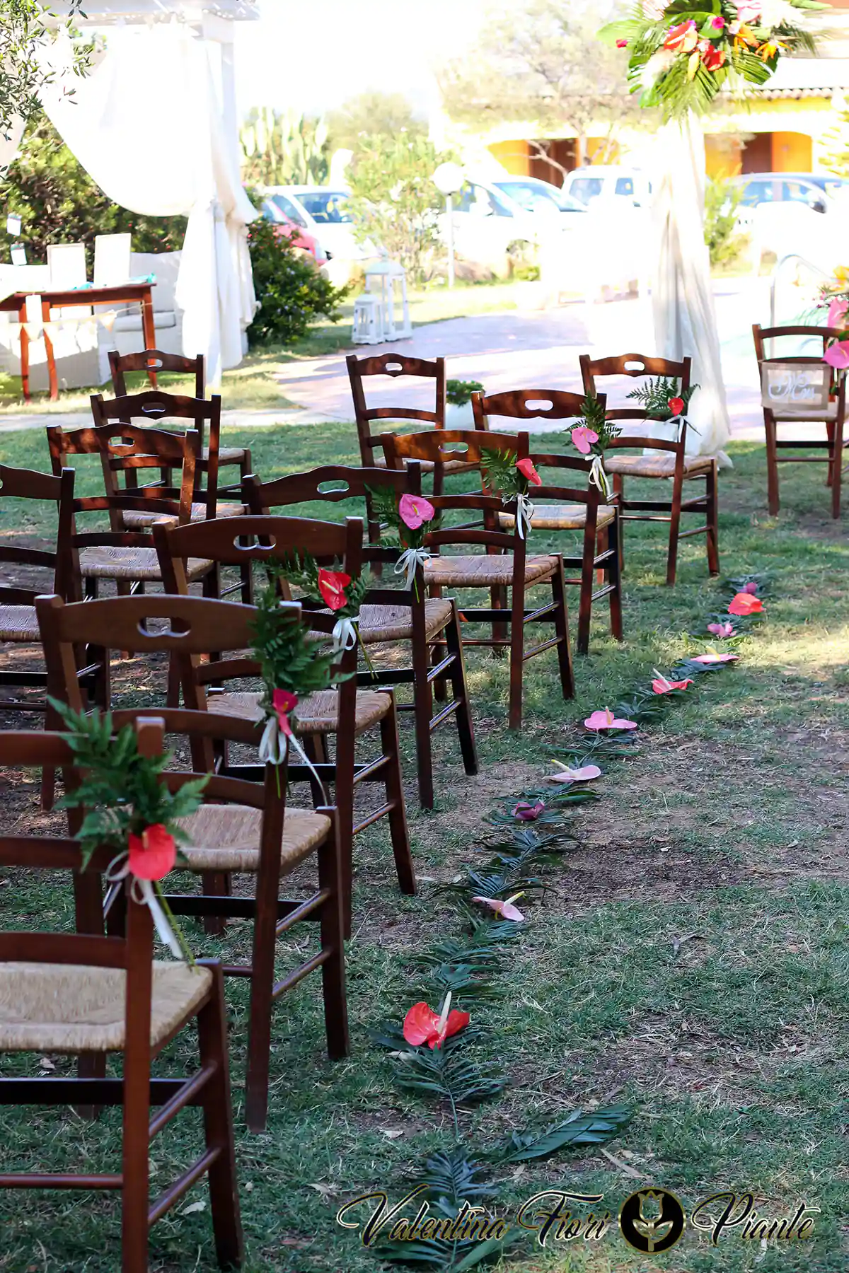 navata sedie e fiori