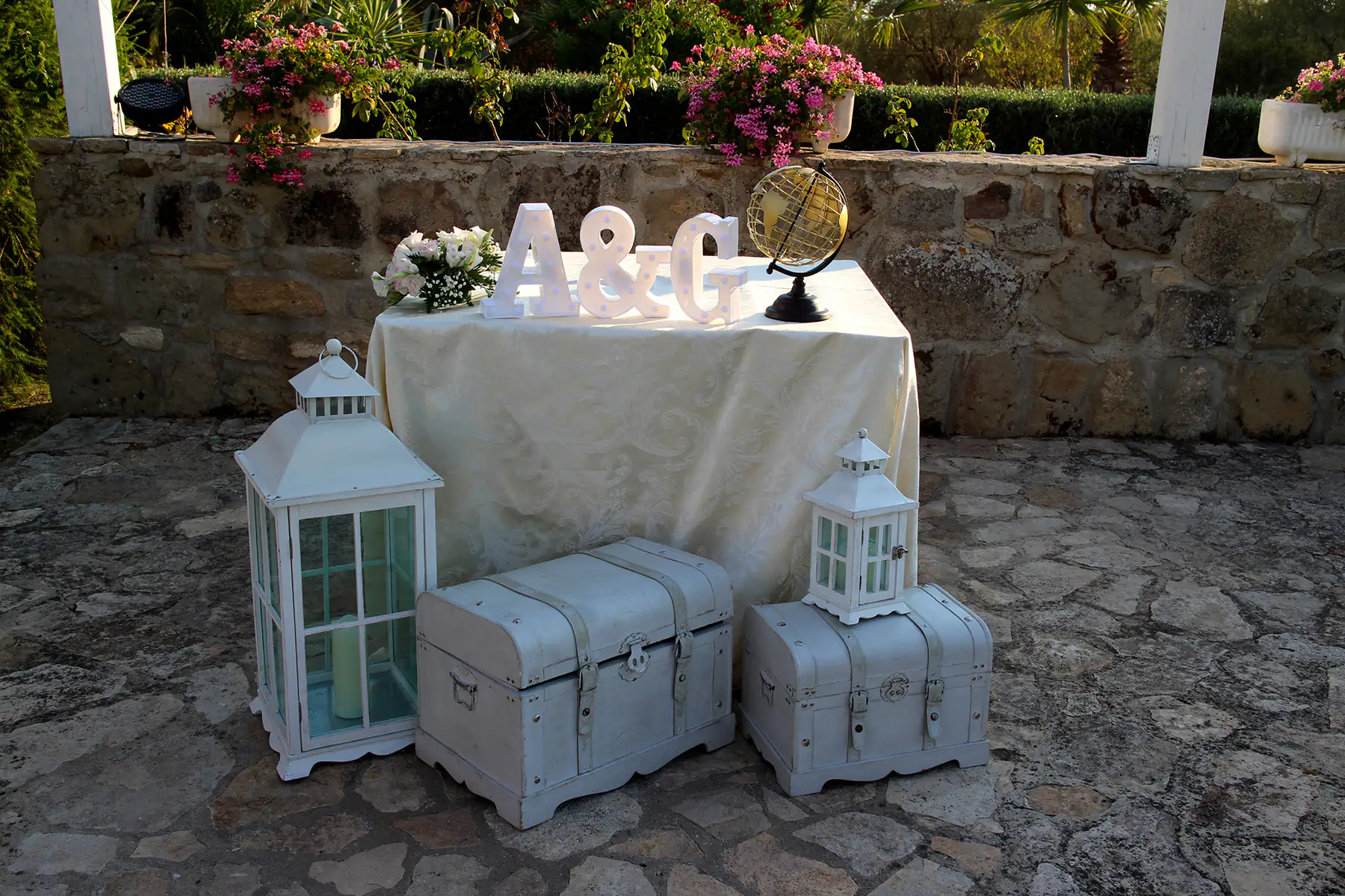 tavolo con lanterne